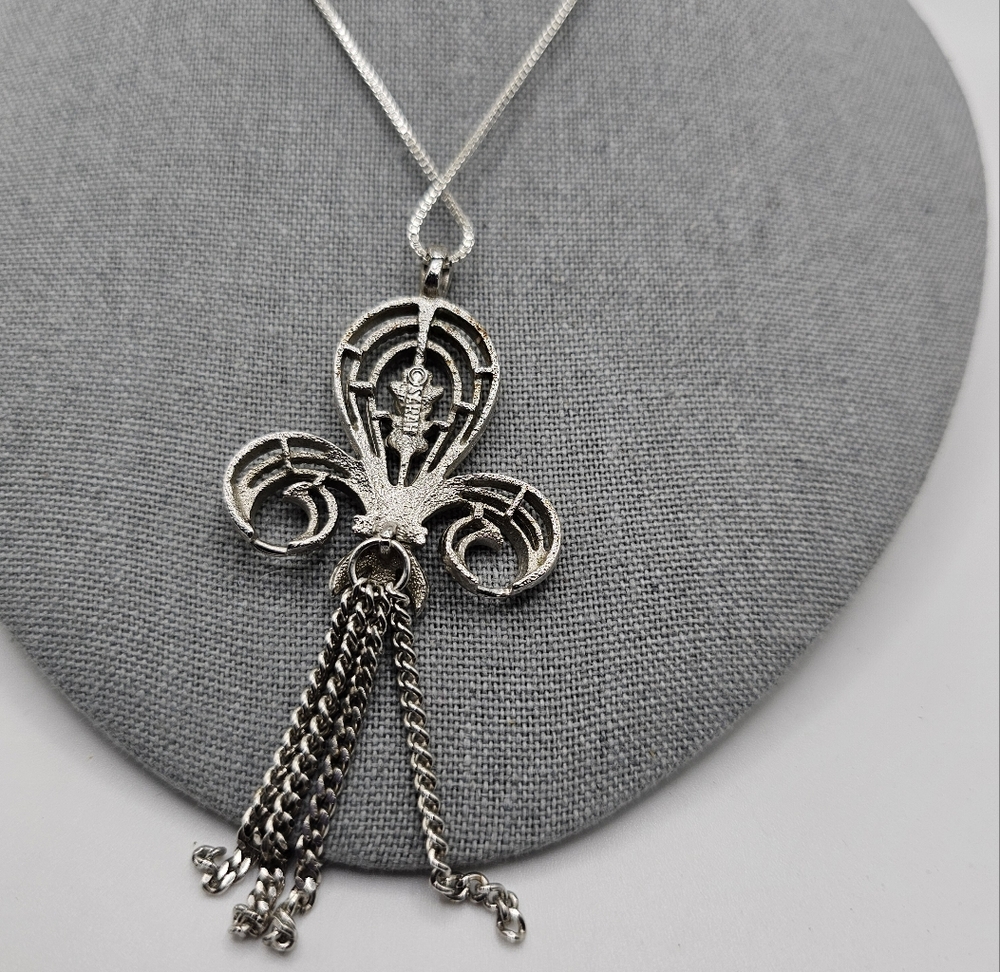 Vintage Sarah Coventry Fleur De Lis Silvertone Tassel Pendant Necklace 18" Chain - Picture 2 of 4